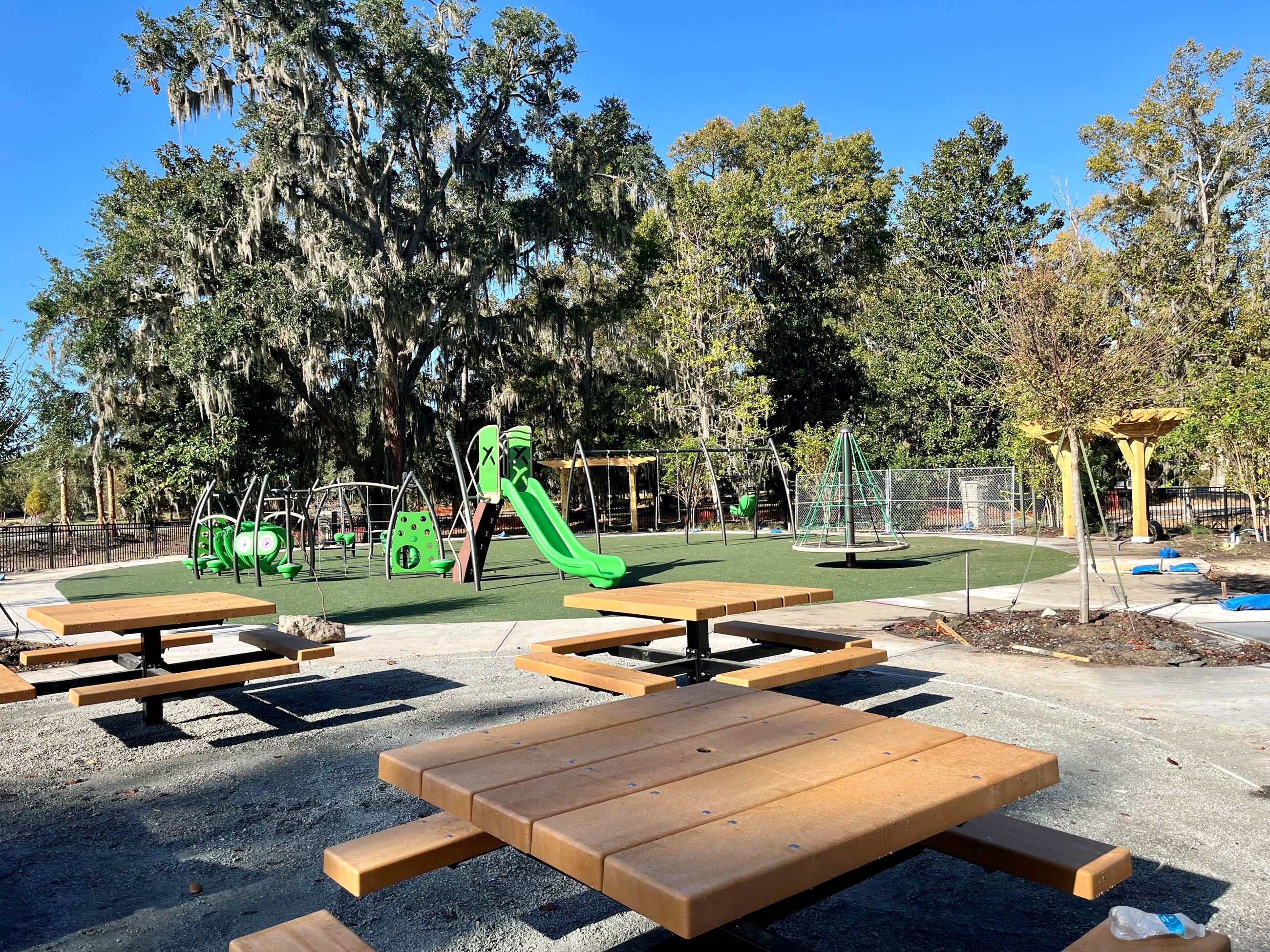 Southside Park Woodland playground and picnic tables